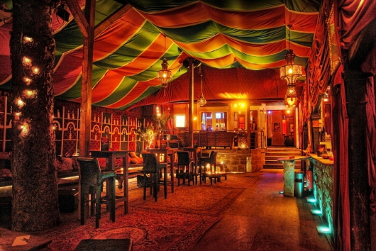 Im Marrakesh-Zelt gibt es Wasserpfeifen, tolle Cocktails und eine intensive, aber ambiente Atmosphre